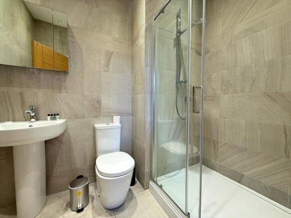 2 bed Apartment to rent Image 6
