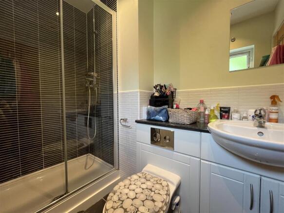 2 bed Apartment for sale Image 8