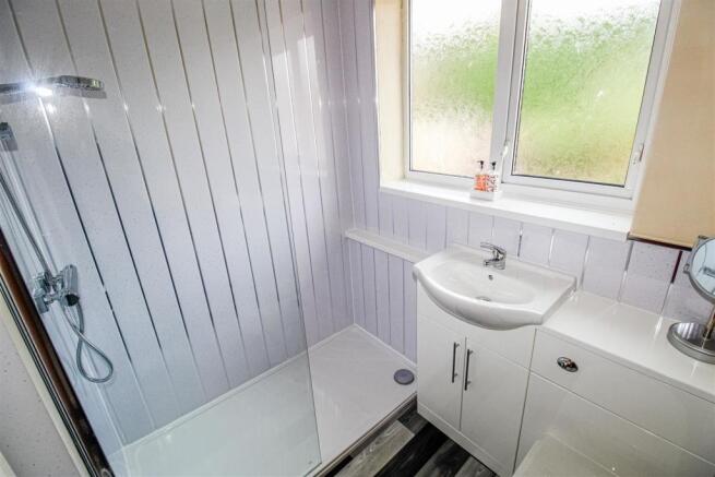 SHOWER ROOM/W.C.