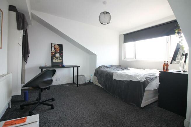 6 bed House to rent Image 4