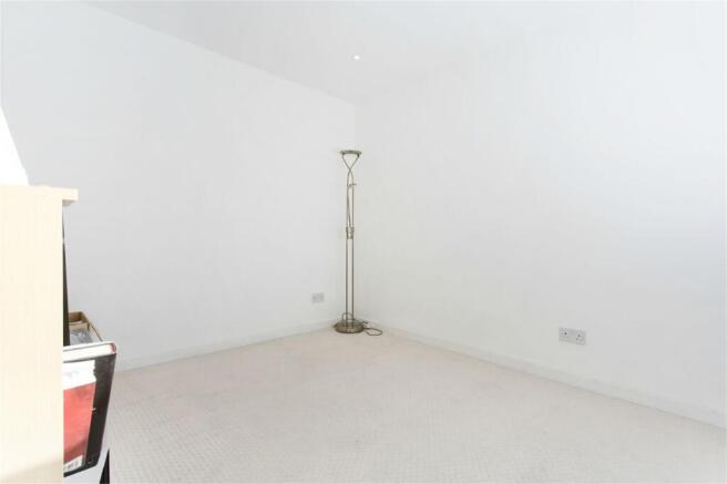 2 bed Apartment to rent Image 7