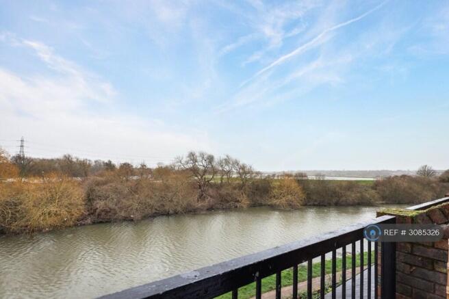 Balcony With View Of Walthamstow Wetlands