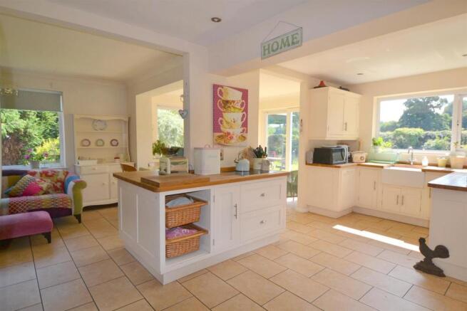 kitchen 1.JPG