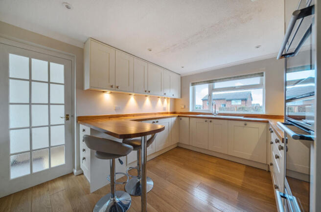 1409549-11-698b08...