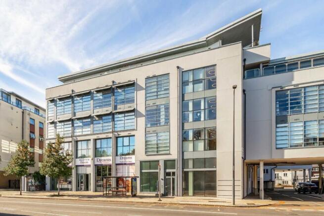 2-bed flat on Clapham Road, Stockwell, £495,000