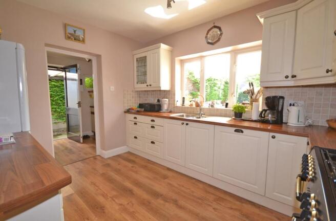 Kitchen (other angle