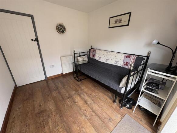 2 bed Semi-Detached Bungalow for sale Image 11