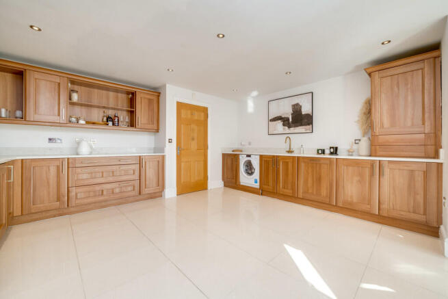4 bed Town House for sale Image 4