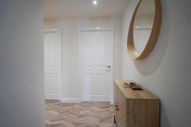 2 bed Apartment for sale Image 5
