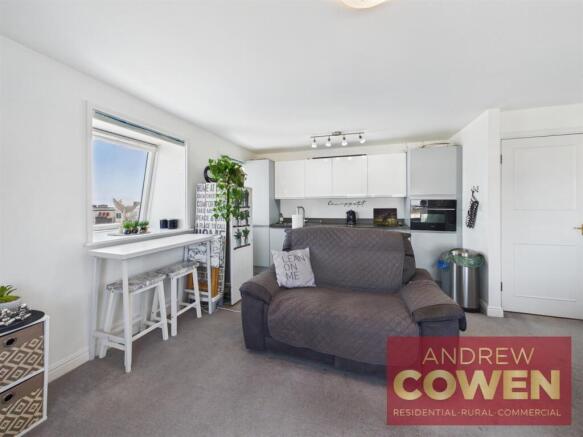 2 bed Flat for sale Image 6
