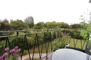 20, Fairways, Wyatts Drive, Southend-on-sea SS1 3DB