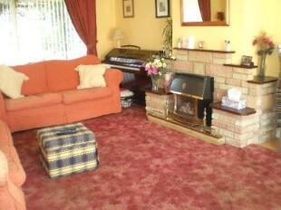 lounge/dining room