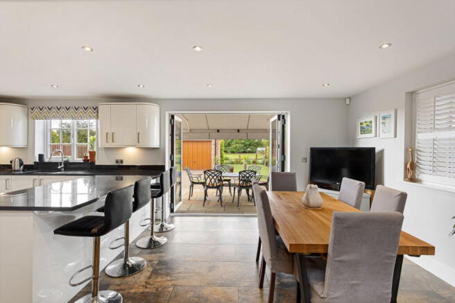 5 bed Detached for sale Image 5