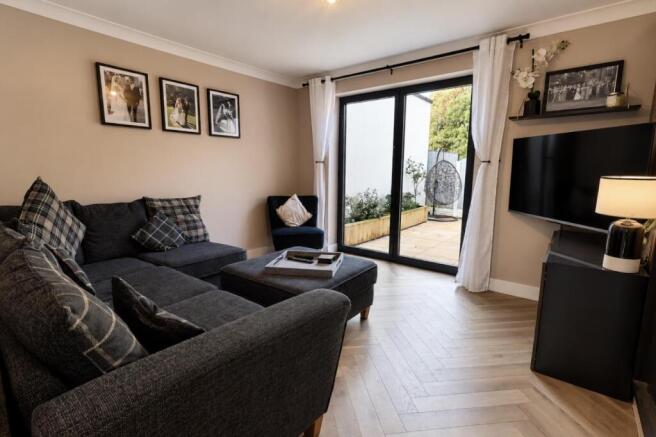 LOUNGE/SNUG