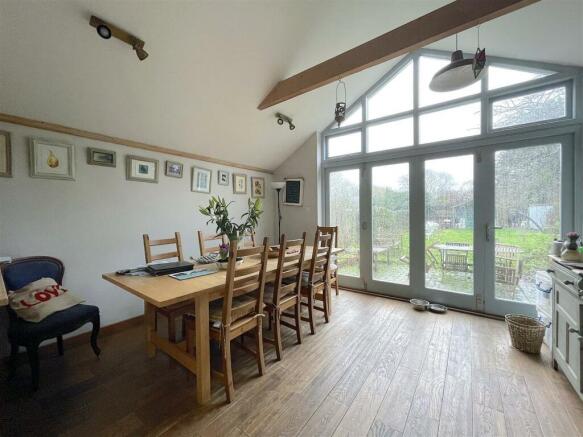 Kitchen:Dining Room (4).jpeg