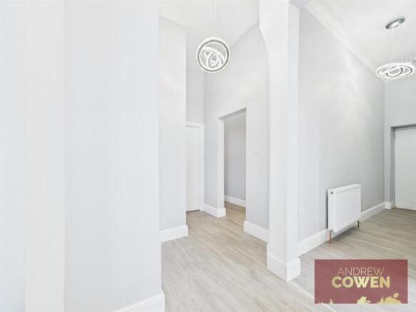 2 bed Apartment to rent Image 11