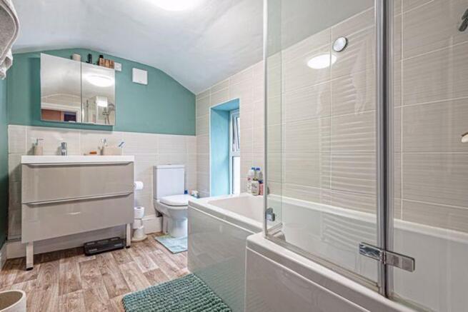 BATHROOM/W.C.