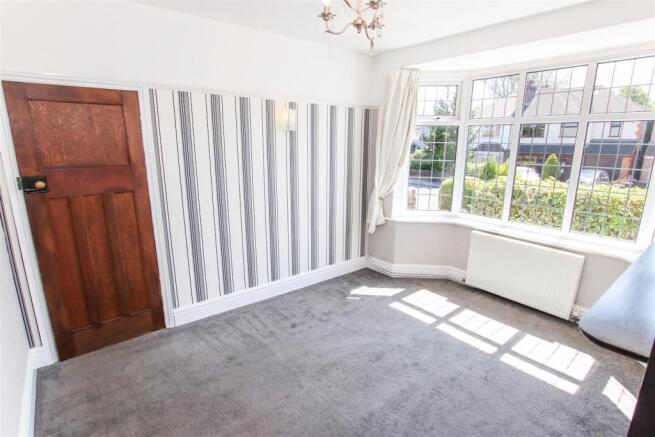BAY FRONTED SITTING ROOM