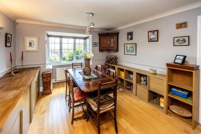 4 bed Detached for sale Image 11