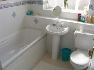 BATHROOM/WC