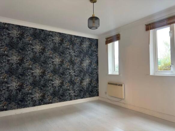 Flat 2 Juniper Court, Grove Road, Romford, Essex, RM6 4PQ photo 4