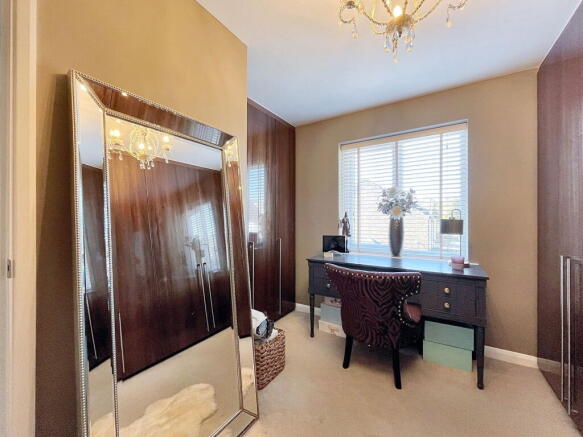 4 bed Detached for sale Image 11