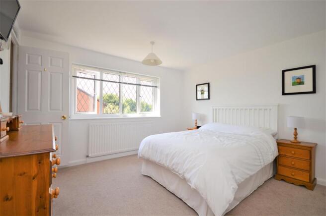 001 bed1 queenswood.JPG