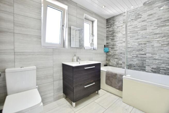 3 bed Semi-Detached for sale Image 9