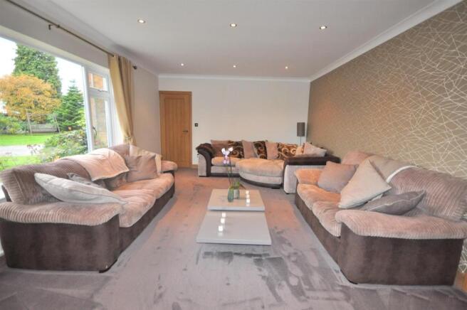 LOUNGE FURTHER VIEW