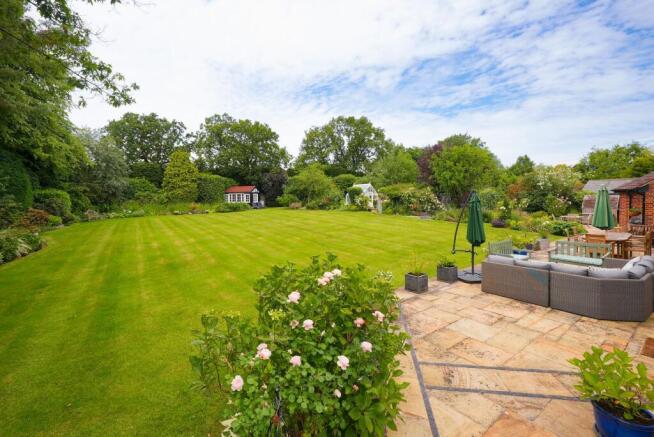 6 bed Detached for sale Image 4
