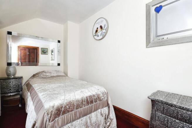 3 bed Terraced for sale Image 9