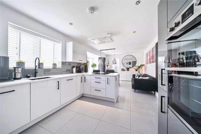 4 bed Detached for sale Image 7