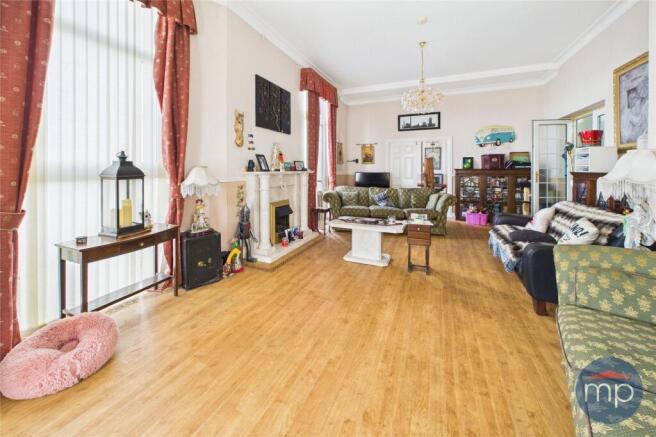 3 bed Flat for sale Image 5