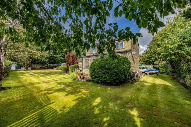 5 bed Detached for sale Image 6