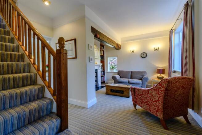 8417441-interior14.jpg