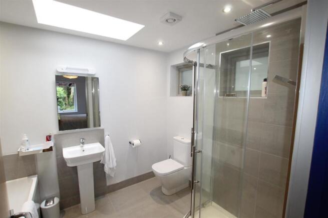 Bed 2 En-Suite Bathroom