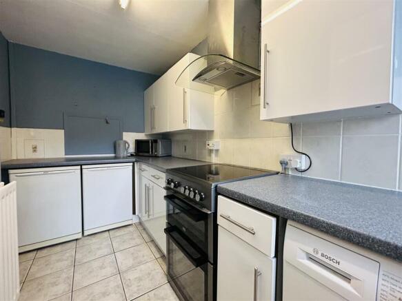 Kitchen 1.jpg