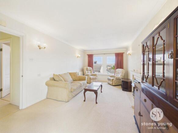 Lounge & Dining Area