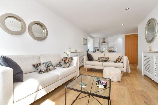 Kitchen/ Lounge/ Diner