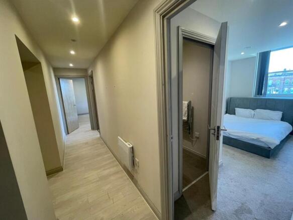 2 bed Apartment to rent Image 8