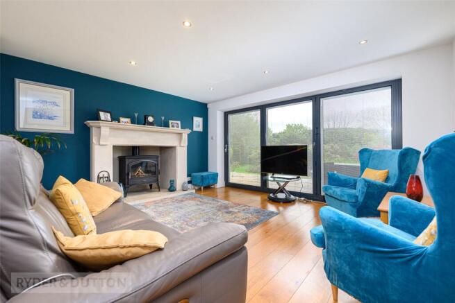 5 bed Detached for sale Image 5