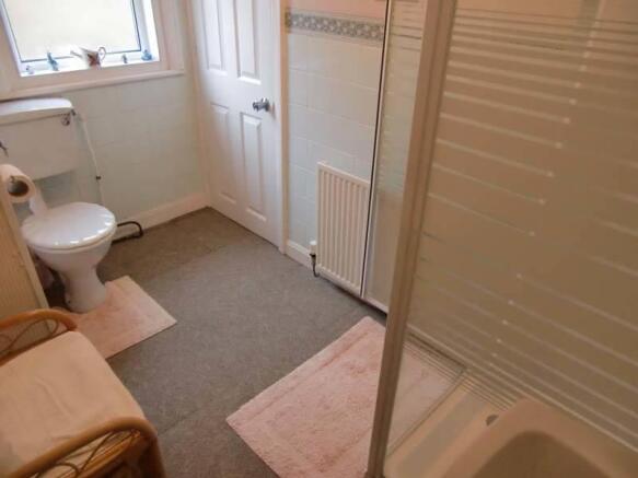 ensuite 2nd floor