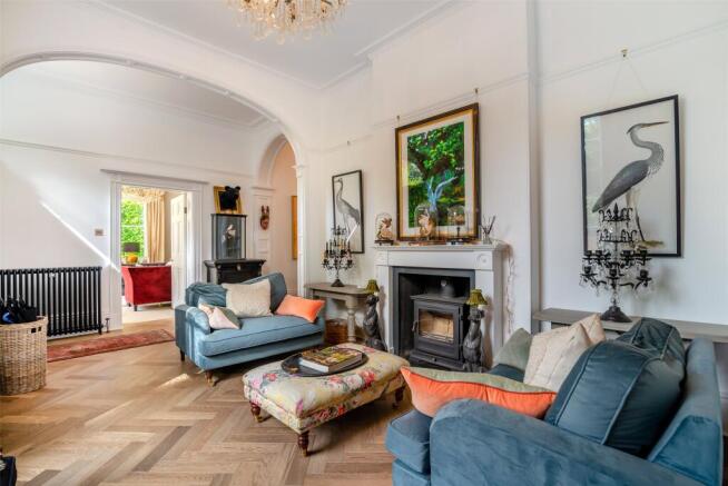 7 bed Detached for sale Image 5