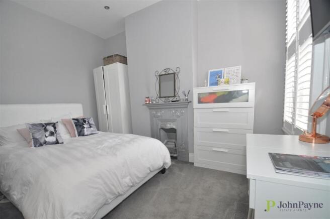 Bedroom Two (Middle)