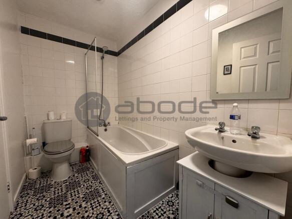 2 bed Town House to rent Image 9