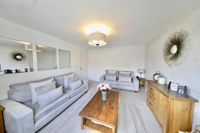 4 bed Detached for sale Image 4