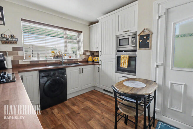 4 bed Detached Bungalow for sale Image 6