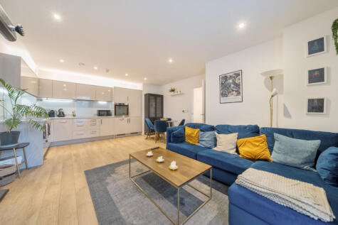 Lomond Grove, London