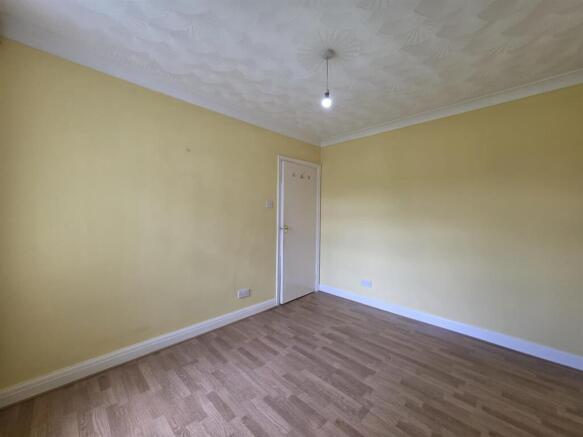 2 bed Apartment to rent Image 12