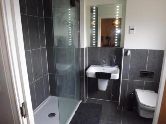 Bedroom 1 Ensuite